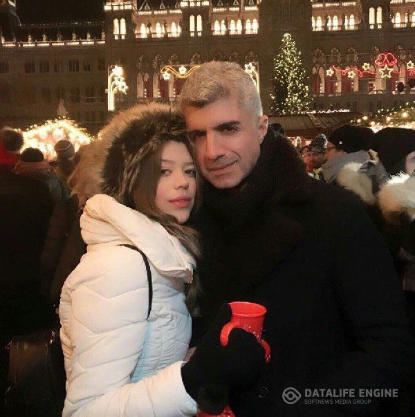 Озджан Дениз с девушкой отбыл в Вену